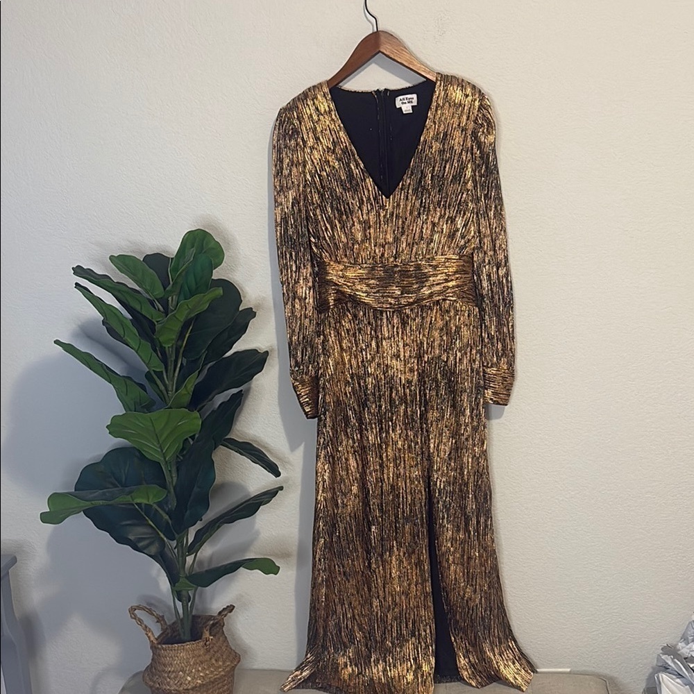 All eyes on me Small Elegant Gold Metallic Evening Dress
